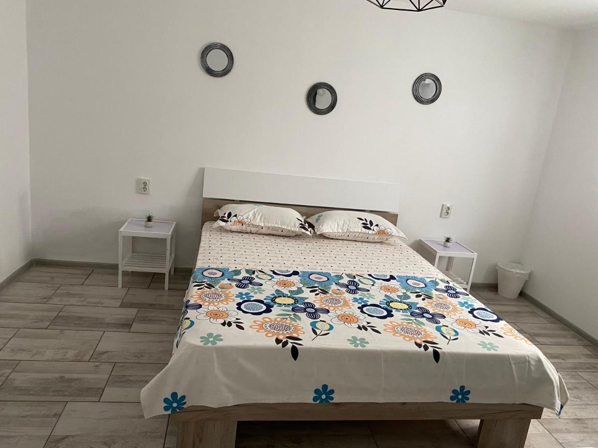 Camere De Inchiriat David Casa David Корбу Экстерьер фото