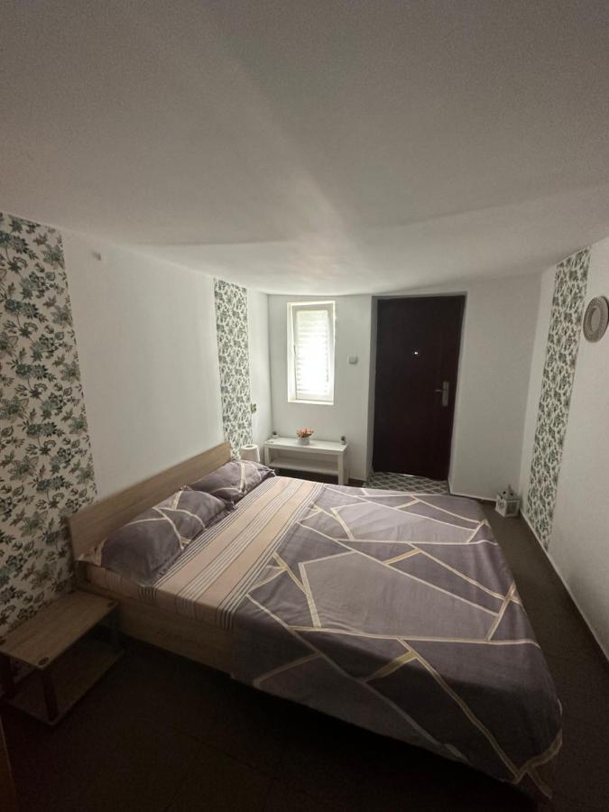 Camere De Inchiriat David Casa David Корбу Экстерьер фото