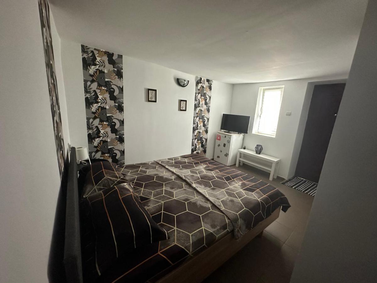 Camere De Inchiriat David Casa David Корбу Экстерьер фото