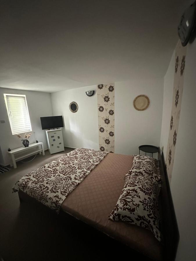 Camere De Inchiriat David Casa David Корбу Экстерьер фото